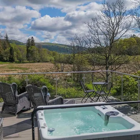Fox Corner, Ambleside, Romantic Retreat For Two, Dog Friendly, Hot Tub *