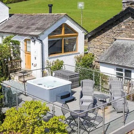 Fox Corner, Ambleside, Romantic Retreat For Two, Dog Friendly, Hot Tub Kır Evi