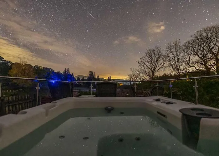 Fox Corner, Ambleside, Romantic Retreat For Two, Dog Friendly, Hot Tub Country house *