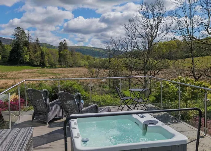 Fox Corner, Ambleside, Romantic Retreat For Two, Dog Friendly, Hot Tub *