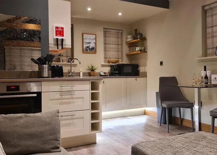 Fox Corner, Ambleside, Romantic Retreat For Two, Dog Friendly, Hot Tub Country house *