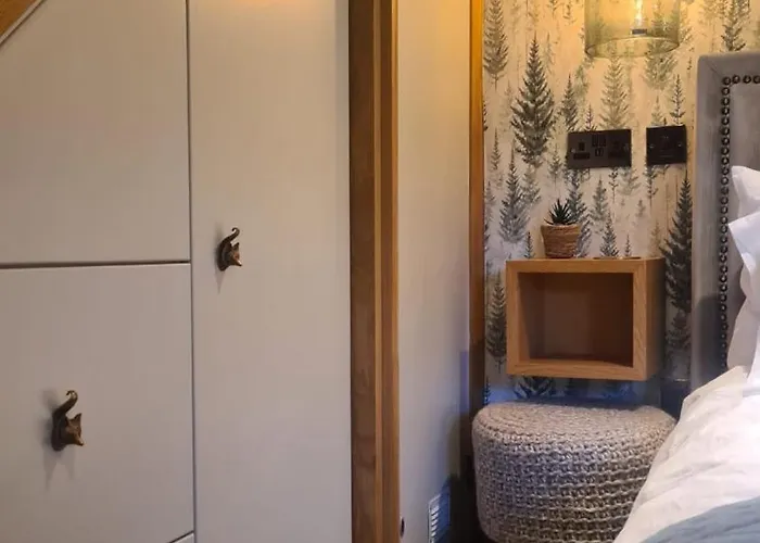 Fox Corner, Ambleside, Romantic Retreat For Two, Dog Friendly, Hot Tub Country house *