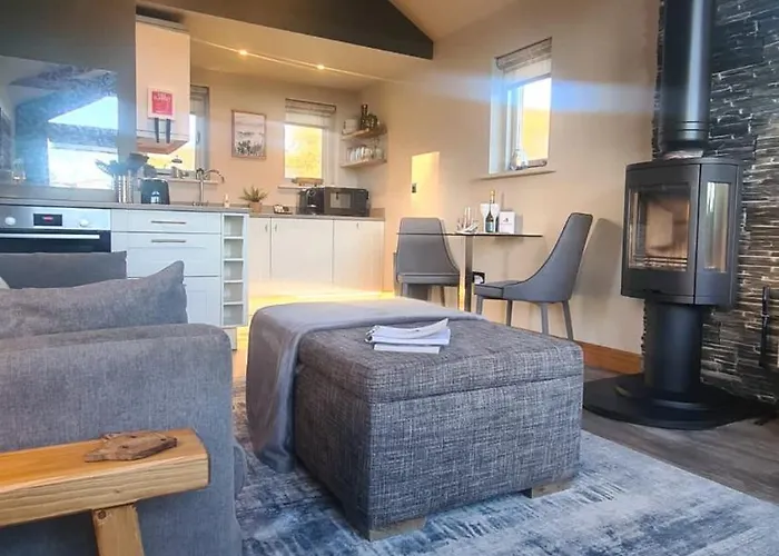 Fox Corner, Ambleside, Romantic Retreat For Two, Dog Friendly, Hot Tub *