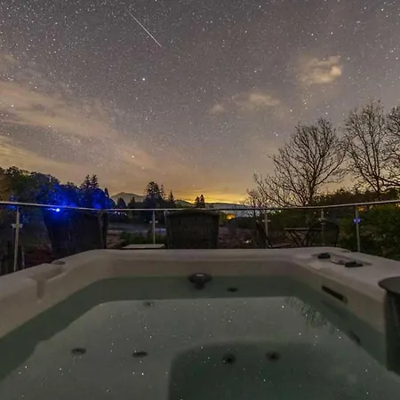 Fox Corner, Ambleside, Romantic Retreat For Two, Dog Friendly, Hot Tub Летний дом *
