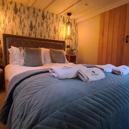 Fox Corner, Ambleside, Romantic Retreat For Two, Dog Friendly, Hot Tub Летний дом