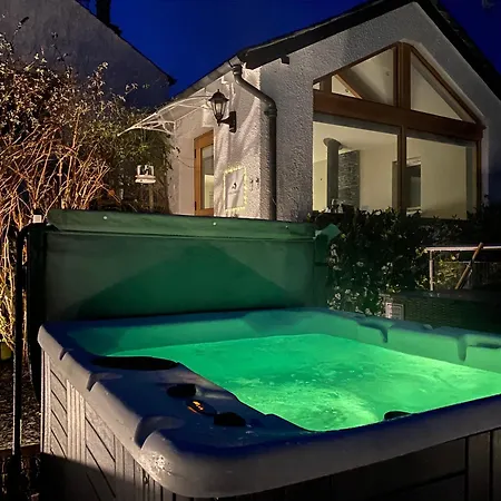 Fox Corner, Ambleside, Romantic Retreat For Two, Dog Friendly, Hot Tub Летний дом *